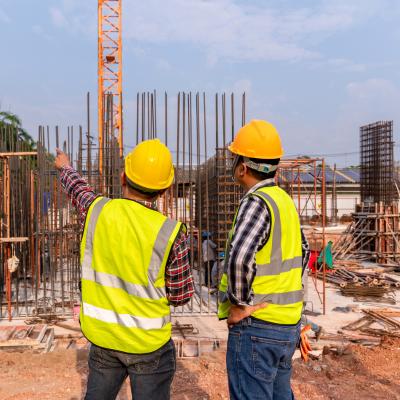 Construtoras buscam engenheiros civis com salários acima de R$ 8 mil