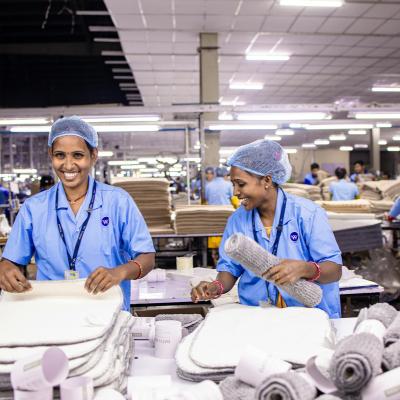 Emprego nos EUA: Auxiliar de Produção com Salário em Dólar