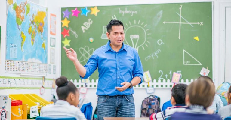 Concurso SEE MG para professores: R$ 6 mil inicial