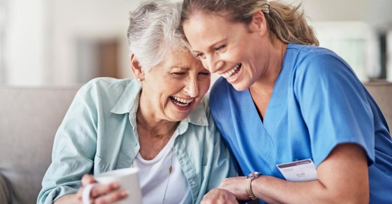 Vagas Abertas: Seja Cuidador de Idosos nos Estados Unidos Legalmente